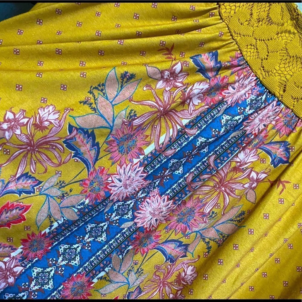 World Unity Flowy Yellow Patterned Blouse - Picture 3 of 4